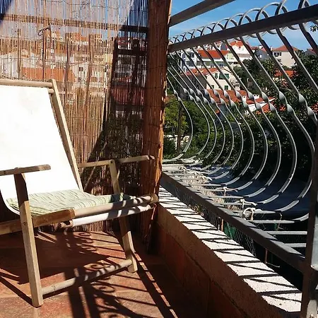 Apartment Sandra Hvar *