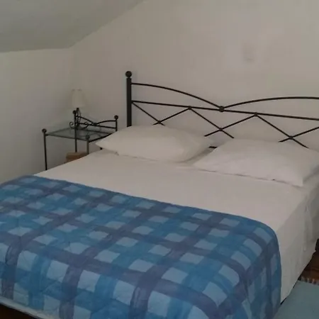 Apartment Sandra Hvar