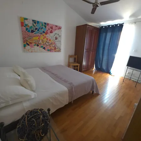 Apartment Sandra Hvar *