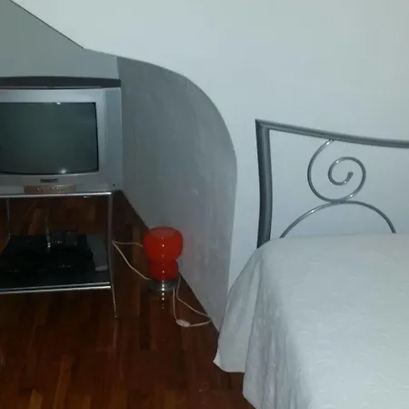 Sandra Hvar *