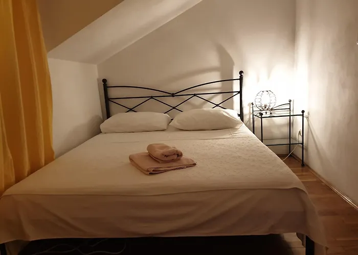 Apartment Sandra Hvar *