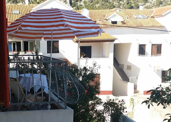 Apartment Sandra Hvar