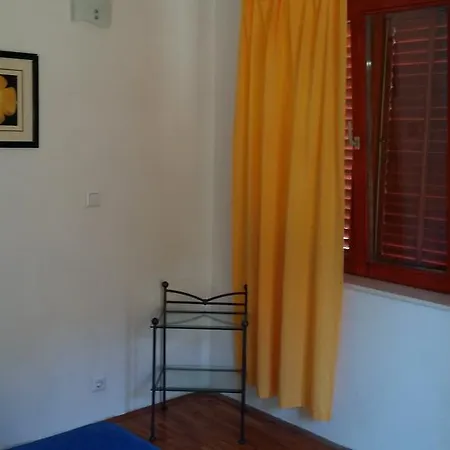 Apartment Sandra Hvar *