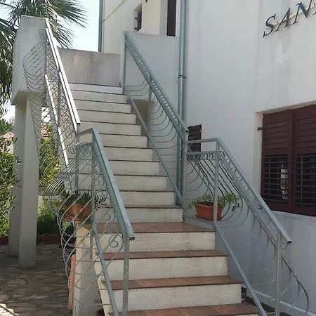 Апартаменти Sandra Hvar *