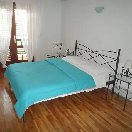 Apartment Sandra Hvar *