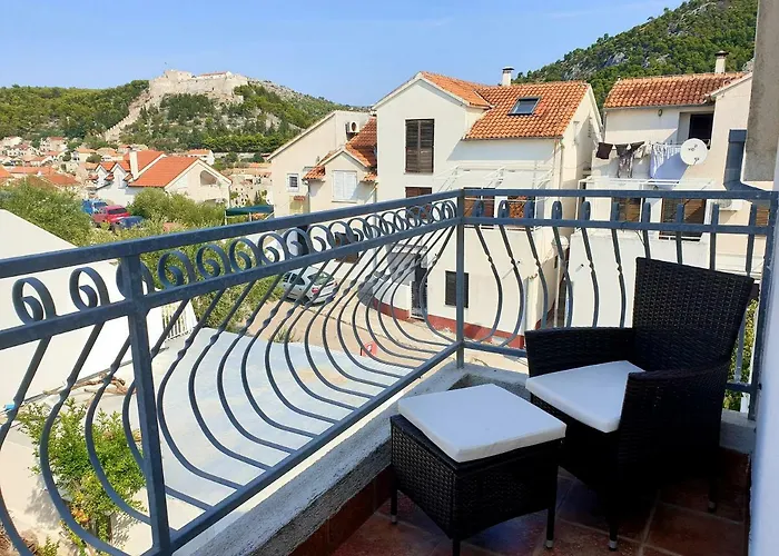 Sandra Hvar * Hvar Town